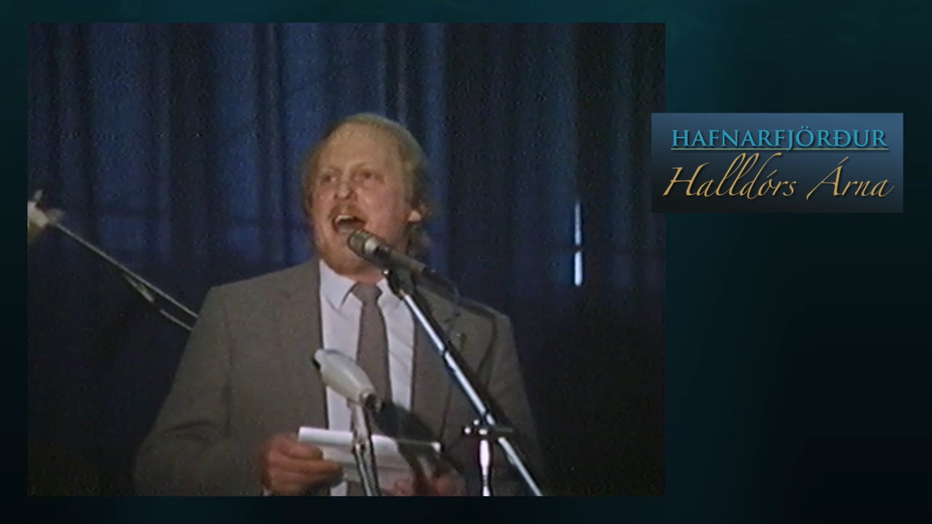 Ellert Borgar flytur gamanvísur á 75 ára afmæli Hafnarfjarðar.